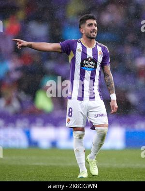 VALLADOLID, SPAGNA - 22 OTTOBRE: Ramon Rodriguez 'Monchu' di Real Valladolid CF reagisce durante la partita la Liga Santander tra Real Valladolid e Real Sociedad il 22 ottobre 2022 a Jose Zorrilla a Valladolid, Spagna. Credit: Ricardo Larreina/AFLO/Alamy Live News Foto Stock