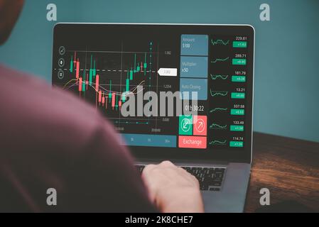 Pianificazione e strategia, mercato azionario, commerciante o investitore che lavora nel paese. Grafico e indicatore tecnico dei prezzi, grafico a candele rosso e verde e stoc Foto Stock