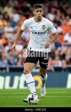 Valencia, Spagna, 22 ottobre 2022. Gabriel Paulista di Valencia CF durante la partita spagnola la Liga Santander tra Valencia CF e RCD Mallorca allo Stadio Mestalla. Foto di Jose Miguel Fernandez /Alamy Live News ) Foto Stock