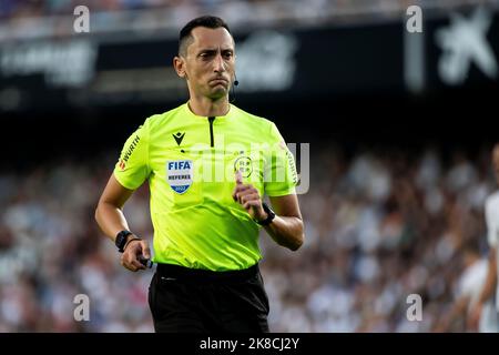 Valencia, Spagna, 22 ottobre 2022. Jose Maria Sanchez Martinez arbitro durante la partita spagnola la Liga Santander tra Valencia CF e RCD Mallorca allo stadio Mestalla. Foto di Jose Miguel Fernandez /Alamy Live News ) Foto Stock