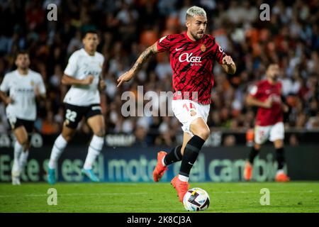 Valencia, Spagna, 22 ottobre 2022. DANI RODRIGUEZ di RCD Mallorca durante la partita spagnola la Liga Santander tra Valencia CF e RCD Mallorca allo stadio Mestalla. Foto di Jose Miguel Fernandez /Alamy Live News ) Foto Stock