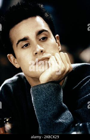 Freddie Prinze Jr Film: Boys and Girls (2000) regista: Robert Iscove 16 giugno 2000 **AVVERTENZA** questa fotografia è solo per uso editoriale ed è copyright della DIMENSIONE e/o del fotografo assegnato dalla Film o dalla Production Company e può essere riprodotta solo da pubblicazioni in concomitanza con la promozione del film di cui sopra. È richiesta una DIMENSIONE credito obbligatorio. Il fotografo deve essere accreditato anche quando è noto. Nessun uso commerciale può essere concesso senza autorizzazione scritta da parte della Film Company. Foto Stock