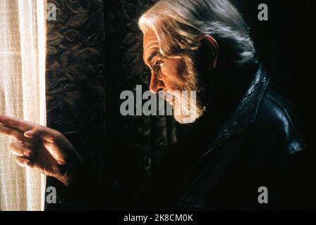 Sean Connery Film: Trovare Forrester (2000) personaggi: William Forrester regista: Gus Van Sant 19 Dicembre 2000 **AVVISO** questa foto è solo per uso editoriale ed è copyright DI COLUMBIA e/o del fotografo assegnato dalla Film o dalla Production Company e può essere riprodotta solo da pubblicazioni in concomitanza con la promozione del suddetto Film. È richiesto un credito obbligatorio per COLUMBIA. Il fotografo deve essere accreditato anche quando è noto. Nessun uso commerciale può essere concesso senza l'autorizzazione scritta della Film Company. Foto Stock