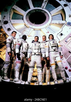 Jerry o'Connell, Don Cheadle, Gary Sinise, Tim Robbins & Connie Nielsen Film: Mission to Mars (USA 2000) personaggi: Phil Ohlmyer, Luke Graham, Woody Blake & Terri Fisher regista: Brian De Palma 06 marzo 2000 **AVVERTENZA** questa fotografia è solo per uso editoriale ed è copyright delle IMMAGINI TOUCHSTONE e/o del fotografo assegnato dalla Film o dalla Production Company e può essere riprodotta solo da pubblicazioni in concomitanza con la promozione del film di cui sopra. È richiesto un credito obbligatorio per LE FOTO DI TOUCHSTONE. Il fotografo deve essere accreditato anche quando è noto. Nessun uso commerciale c Foto Stock