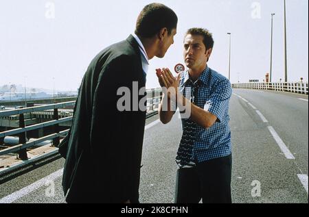 Samy Naceri & Frederic Diefenthal Film: Taxi 2 (FR 2000) personaggi: Daniel Morales & Emilien Coutant-Curbalec Direttore: Gerard Krawczyk 25 marzo 2000 **AVVISO** questa fotografia è ad uso esclusivamente editoriale ed è copyright DI CANAL+ e/o del fotografo assegnato dalla Film o dalla Production Company e può essere riprodotta solo da pubblicazioni in concomitanza con la promozione del suddetto Film. È richiesto un credito obbligatorio per CANAL+. Il fotografo deve essere accreditato anche quando è noto. Nessun uso commerciale può essere concesso senza l'autorizzazione scritta della Film Company. Foto Stock