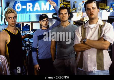 Zach Broff, Matt McGrath, Timothy Olyphant & ben Weber Film: The Broken Hearts Club: A Romantic Comedy (USA 2000) regista: Greg Berlanti 29 gennaio 2000 **AVVERTENZA** questa fotografia è esclusivamente per uso editoriale ed è copyright di BANNER DI INTRATTENIMENTO e/o del fotografo assegnato dalla Film o dalla Production Company e può essere riprodotta solo da pubblicazioni in concomitanza con la promozione del film di cui sopra. È richiesto un credito obbligatorio per L'INTRATTENIMENTO TRAMITE BANNER. Il fotografo deve essere accreditato anche quando è noto. Nessun uso commerciale può essere concesso senza l'autorizzazione scritta della Fil Foto Stock