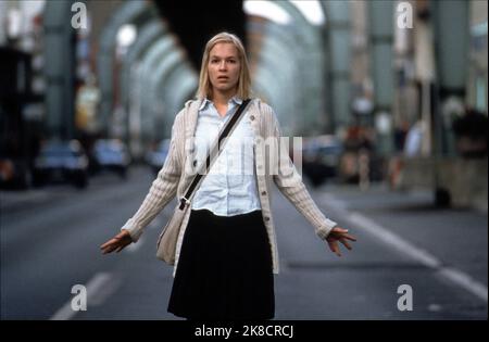 Franka Potente Film: La principessa e il guerriero; Der Krieger und Die Kaiserin; la principessa e il guerriero (DE 2000) personaggi: Sissi regista: Tom Tykwer 02 settembre 2000 **AVVERTENZA** questa fotografia è solo per uso editoriale ed è copyright di X VERLEIH e/o del fotografo assegnato dalla Film o dalla Production Company e può essere riprodotta solo da pubblicazioni in concomitanza con la promozione del film di cui sopra. È richiesto un credito obbligatorio a X VERLEIH. Il fotografo deve essere accreditato anche quando è noto. Nessun uso commerciale può essere concesso senza l'autorizzazione scritta del film Foto Stock