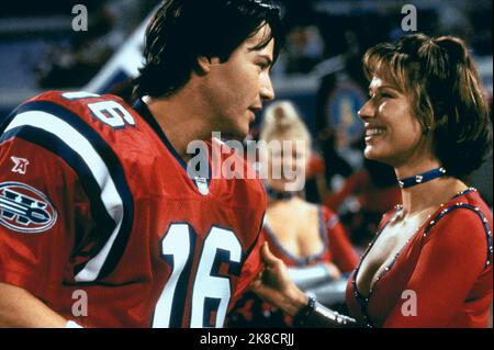 Keanu Reeves & Brooke Langton Film: The Replacements (2000) personaggi: Shane Falco & Annabelle Farrell regista: Howard Deutch 07 agosto 2000 **AVVERTENZA** questa fotografia è solo per uso editoriale ed è copyright di WARNER e/o del fotografo assegnato dalla Film o dalla Production Company e può essere riprodotta solo da pubblicazioni in concomitanza con la promozione del film di cui sopra. È richiesto un credito obbligatorio a WARNER. Il fotografo deve essere accreditato anche quando è noto. Nessun uso commerciale può essere concesso senza autorizzazione scritta da parte della Film Company. Foto Stock