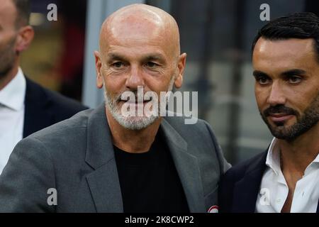 Stefano Pioli, allenatore di testa (AC Milan) durante il campionato italiano Serie Una partita di calcio tra AC Milan e AC Monza il 22 ottobre 2022 allo stadio San Siro di Milano - Foto Morgese-Rossini / DPPI Foto Stock