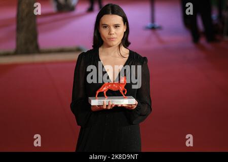 Roma, Italia. 22nd Ott 2022. Lilith Grasmug per la cerimonia di premiazione sul tappeto rosso durante il Festival del Cinema di Roma. (Foto di Elena Vizzoca/Pacific Press) Credit: Pacific Press Media Production Corp./Alamy Live News Foto Stock