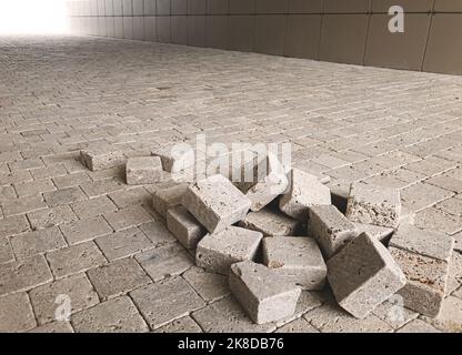 pavimentazione pavimentazione pietra pavimentazione mattoni pietra posa mattoni, lavori di marciapiede stradale Foto Stock