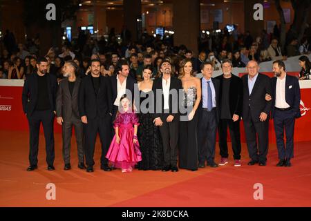 Roma, Italia - Ottobre 22: ERA ora Cast, Alessandro Aronadio (direttore), Edoardo Leo, Barbara Ronchi, Mario Sgueglia, Francesca Cavallin, Raz Degan,&#XA;massimo Wertmuller, Stella Trotta, Andrea Purgatori partecipa al Red Carpet in occasione del 17th° Festival del Cinema di Roma all'Auditorium Parco della Musica, il 22 ottobre 2022 a Roma. Foto Stock