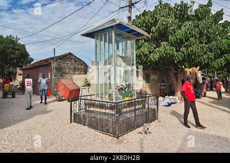 La chiesa nel villaggio sull'isola di Fadiouth, Senegal Foto Stock