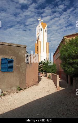 La chiesa nel villaggio sull'isola di Fadiouth, Senegal Foto Stock