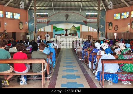 La chiesa nel villaggio sull'isola di Fadiouth, Senegal Foto Stock