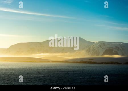 sole di mattina presto sulla penisola antartica. antartide Foto Stock