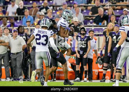 Ottobre 22nd 2022: Sicurezza dei Kansas state Wildcats Cincere Mason (9) quasi ottiene un INT durante una partita di football NCAA tra i Kansas state Wildcats e i TCU Horned Frogs all'Amon G. carter Stadium di Fort Worth, Texas.Manny Flores/CSM Foto Stock