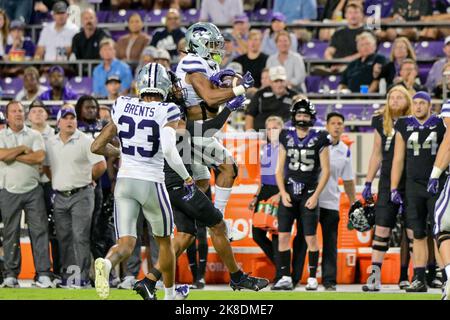 Ottobre 22nd 2022: Sicurezza dei Kansas state Wildcats Cincere Mason (9) quasi ottiene un INT durante una partita di football NCAA tra i Kansas state Wildcats e i TCU Horned Frogs all'Amon G. carter Stadium di Fort Worth, Texas.Manny Flores/CSM Foto Stock