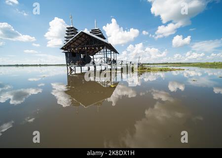 Nadee Island, a Tambon si Sut Tho, Ban Dung District, Udon Thani, Thailandia. Una bella destinazione nella regione. Si prende la barca per una piccola isola wit Foto Stock