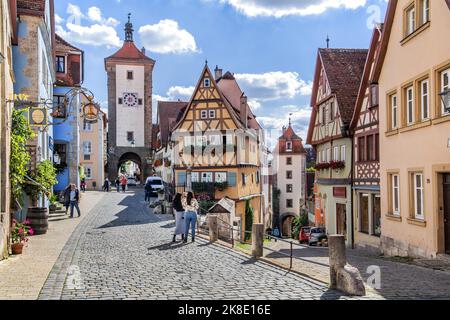 Ploenlein con Sieberstor e Kobolzeller Tor, Rothenburg ob der Tauber, Valle Tauber, strada Romantica, Franconia media, Franconia, Baviera, Germania Foto Stock