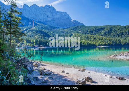 Lago di Eibsee con Zugspitze 2962m, Grainau, Monti Wetterstein, Werdenfelser Land, alta Baviera, Baviera, Germania Foto Stock