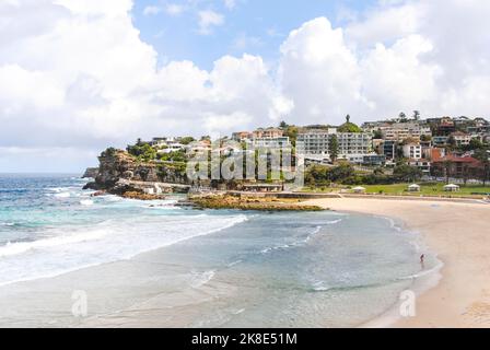Bronte Beach è una piccola ma popolare spiaggia ricreativa nei sobborghi orientali di Sydney, Australia Foto Stock