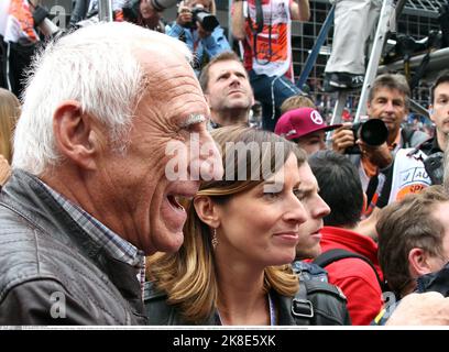 Dietrich MATESCHITZ, CEO di Red Bull con Marion FEICHTNER, partner. SPIELBERG, Austria. 03rd luglio, 2016. Red Bull Ring, Österreich Ring, Formula uno, F1, GRAN Premio D'AUSTRIA, Grosser Preis von OESTERREICH, GP d'Autriche, Motorsport, - storico evento BMW M1 con ex piloti F1 alla guida, - Honorarpflichtiges Foto, immagine responsabile tassa, Copyright © ATP Schuhmann Alexander ( Schuhmann Alexander /ATP/SPP) Credit: SPP Sport Press Photo. /Alamy Live News Foto Stock