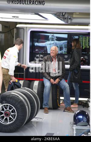 Dietrich MATESCHITZ, CEO di Red Bull con Marion FEICHTNER, partner. SPIELBERG, Austria. 03rd luglio, 2016. Red Bull Ring, Österreich Ring, Formula uno, F1, GRAN Premio D'AUSTRIA, Grosser Preis von OESTERREICH, GP d'Autriche, Motorsport, - storico evento BMW M1 con ex piloti F1 alla guida, - Honorarpflichtiges Foto, immagine responsabile tassa, Copyright © ATP Schuhmann Alexander ( Schuhmann Alexander /ATP/SPP) Credit: SPP Sport Press Photo. /Alamy Live News Foto Stock