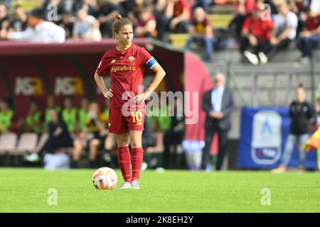 Manuela Giugliano di AS Roma Women durante il 7th° giorno del Campionato di Serie A tra A.S. Roma Women e F.C. Como Donne allo stadio tre Fontane il 23th settembre 2022 a Roma. Foto Stock