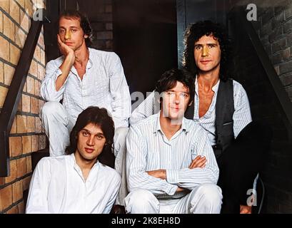 Distre Straits in posa ad Amsterdam. L/R: Mark Knopfler, David Knopfler, Jack Sonni, John Illsley Foto Stock