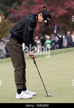 Wonju, Corea del Sud. 22nd Ott 2022. Lydia Ko, neozelandese, si mette sul green 2nd durante l'ultimo round del BMW Ladies Championship all'Oak Valley Country Club di Wonju, Corea del Sud, il 22 ottobre 2022. (Foto di: Lee Young-ho/Sipa USA) Credit: Sipa USA/Alamy Live News Foto Stock