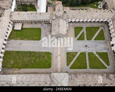 Vista sui droni nel luogo santo di Oropa in Italia Foto Stock