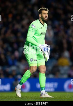 Adam Legzdins, portiere di Dundee, durante l'incontro finale del quarto trimestre della Premier Sports Cup all'Ibrox Stadium, Glasgow. Data immagine: Mercoledì 19 ottobre 2022. Foto Stock