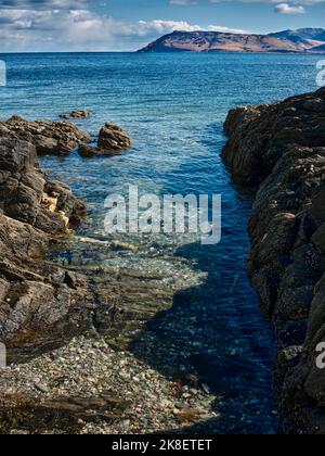 Est dalla B8001 di Skipness, una vista con la punta settentrionale dell'isola di Arran attraverso il Kilbrannan Sound. Tarbert, Argyll e Bute. Scozia Foto Stock