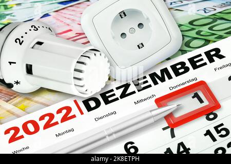 Calendario tedesco 2022 dicembre 1 banconote in euro ed energia Lunedì Martedì Mercoledì Giovedì Venerdì settimana Foto Stock