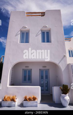 Casa Bianca a Imerovigli Village - Santorini, Grecia - architettura, pulito, minimo Foto Stock