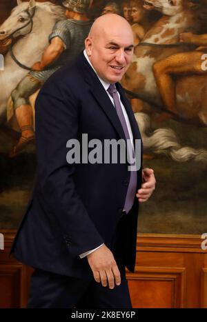 Roma, Italia. 23rd Ott 2022. Roma, cerimonia della Campana e primo Consiglio dei Ministri del nuovo Governo di Giorgia Meloni a Palazzo Chigi nella foto: Guido Crosetto Ministro della Difesa Credit: Agenzia fotografica indipendente/Alamy Live News Foto Stock