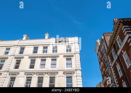Londra, Regno Unito - 16 aprile 2022: Gli ex uffici della rivista The Lady a Covent Garden, Londra, contro un cielo blu chiaro. Sede del più lungo running we Foto Stock