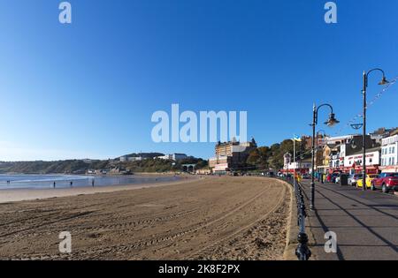 La spiaggia di Scarborough era appena stata spiaggiata la mattina presto Foto Stock