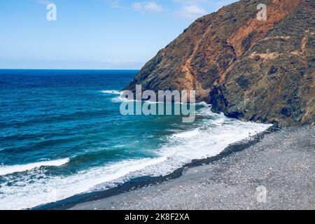 La Gomera - Roque El Cano e la città di Vallehermoso dall'alto. La Gomera, Isole Canarie. Foto Stock