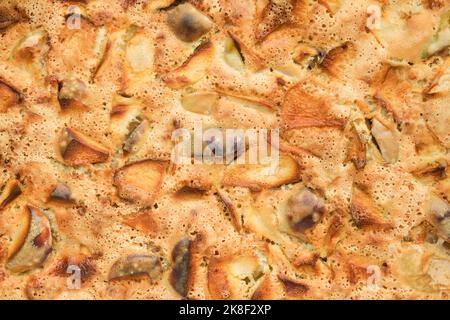 Sfondo di torta di mele fatta in casa. Torta di mele al forno, vista dall'alto. Texture torta. Foto Stock