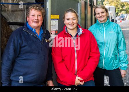 Glengarriff, West Cork, Irlanda. 23rd Ott 2022. Il West Cork Chevals ha tenuto la sua prima edizione per 3 anni a Glengarriff oggi. Circa 35 cavalli, trappole e cavalieri hanno partecipato a quella che era una giornata di sole. Alla scevera hanno partecipato Dan o'Brien; Hannah Willsher, sia Kilcoe che Mags Harrington di Bantry. Credit: AG News/Alamy Live News Foto Stock