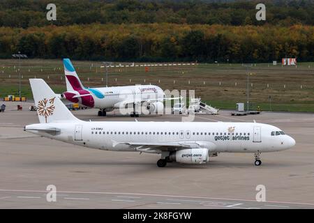 LY-EMU Airbus A320 GetJet Airlines Colonia Bonn Aeroporto 12/10/2022 EDDK CGN Foto Stock