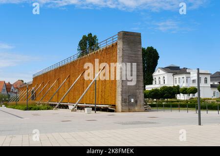 Germania, Renania settentrionale-Vestfalia, Bad Salzuflen, muro di laurea sostenuto Foto Stock