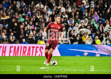 MADRID, SPAGNA - 22 OTTOBRE: Ivan Rakitic di Siviglia CF durante la partita tra Real Madrid CF e Sevilla CF di la Liga Santander il 22 ottobre 2022 a Santiago Bernabeu di Madrid, Spagna. (Foto di Samuel Carreño/PxImages) Foto Stock