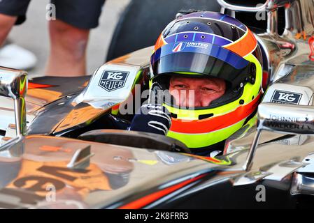 Zak Brown (USA) McLaren Direttore esecutivo nella McLaren 2012 MP4/27. 23.10.2022. Campionato del mondo Formula 1, Rd 19, Gran Premio degli Stati Uniti, Austin, Texas, USA, Race Day. Il credito fotografico dovrebbe essere: XPB/immagini dell'Associazione Stampa. Foto Stock