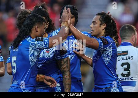 Jarome Luai di Samoa celebra la sua prova durante la Coppa del mondo di Rugby Gruppo 2021 a partita Samoa vs Grecia all'Eco-Power Stadium, Doncaster, Regno Unito, 23rd ottobre 2022 (Foto di Mark Cosgrove/News Images) Foto Stock