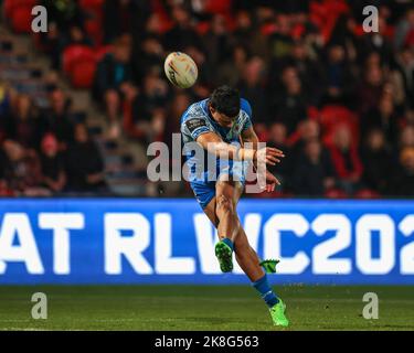 Doncaster, Regno Unito. 23rd Ott 2022. Stephen Crichton di Samoa si converte per un gol durante la Coppa del mondo di Rugby 2021 Gruppo A partita Samoa vs Grecia a Eco-Power Stadium, Doncaster, Regno Unito, 23rd ottobre 2022 (Foto di Mark Cosgrove/News Images) a Doncaster, Regno Unito il 10/23/2022. (Foto di Mark Cosgrove/News Images/Sipa USA) Credit: Sipa USA/Alamy Live News Foto Stock