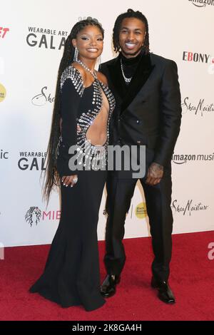 22 ottobre 2022, Santa Monica, CA, USA: LOS ANGELES - OTT 22: Halle Bailey, DDG aka Darryl Dwayne Granberry Jr al 5th° annuale Wearable Art Gala al Barker Hanger il 22 ottobre 2022 a Santa Monica, CA (Credit Image: © Kay Blake/ZUMA Press Wire) Foto Stock