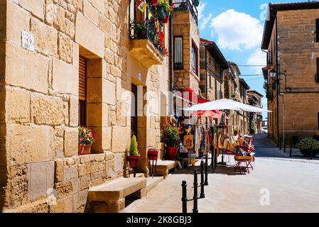 Strada di Sajazarra. Villaggio medievale a la Rioja alta. Sajazarra, la Rioja, Spagna, Europa Foto Stock